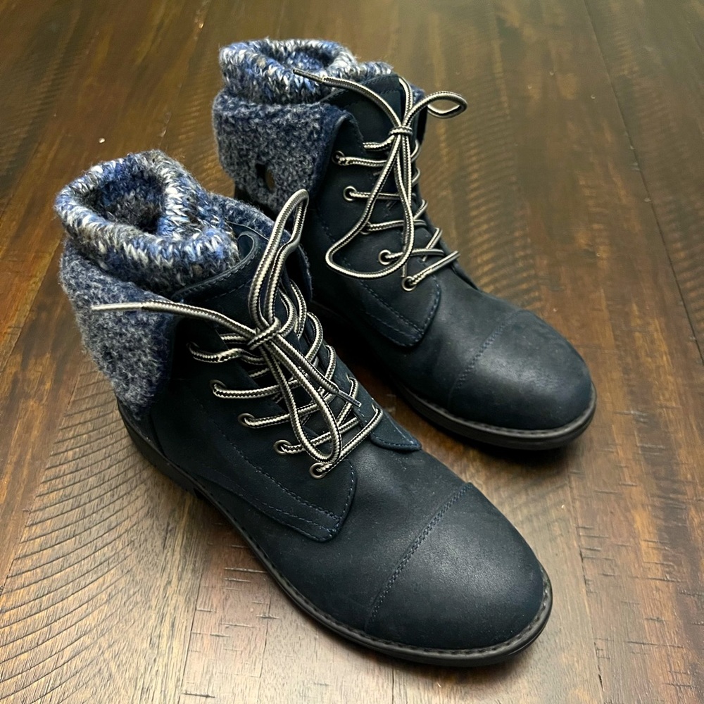 Cliffs by White Mountain Women’s Navy Blue Ankle Boots Size 8 Wide